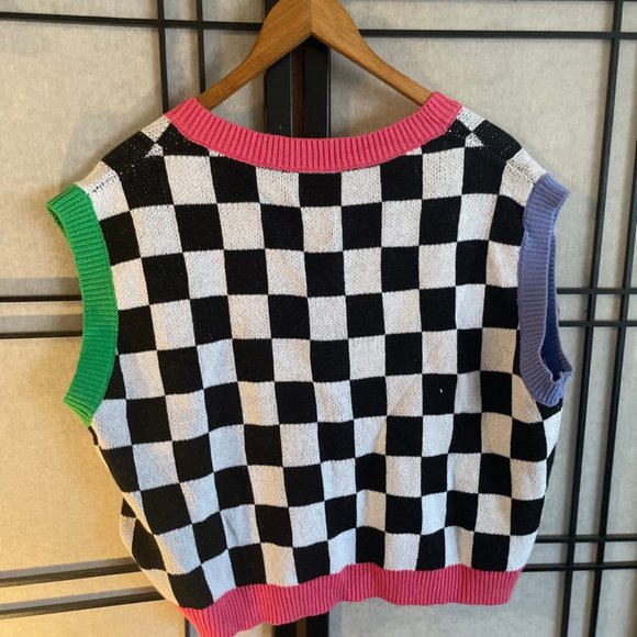 Preppy style sweater vest bright colours geometric patterns - Picture 2 of 3